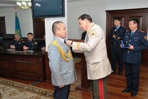 Награждение Махамбета Абисатова орденом "Айбын" II степени. Астана