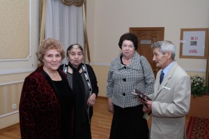 И.А.Гудошникова, первая слева, с единомышленниками