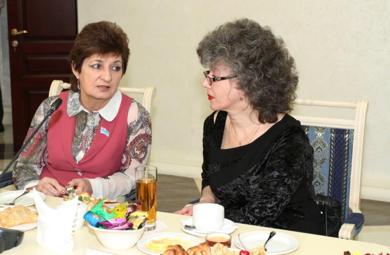 Ирина Какойло крайняя справа