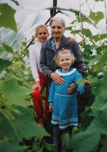 Евгения Иосифовна с правнуками