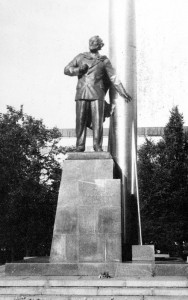 Калуга. Памятник К. Циолковскому в сквере Мира