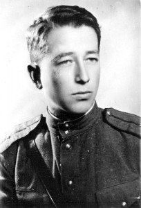 Младший лейтенант Г. Кушаев. 1945 г.