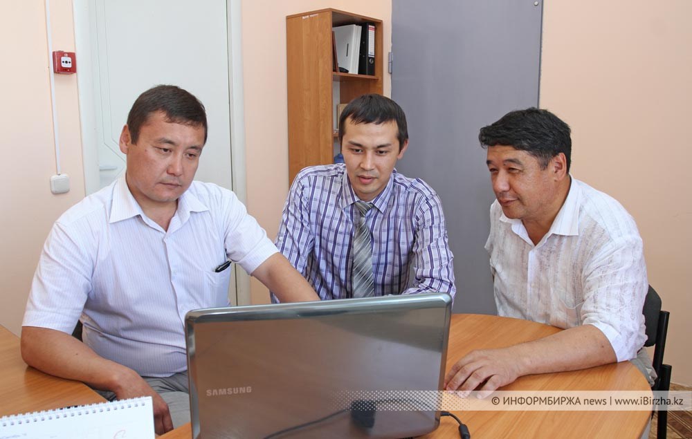Слева направо А. Ажибаев, М. Куланбаев, Н. Абдрахманов