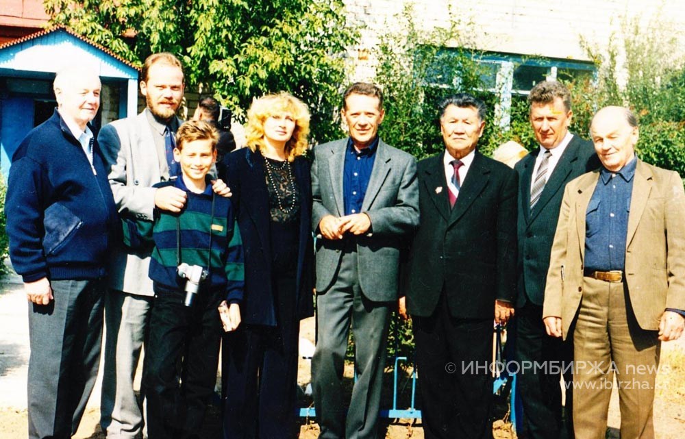 с. Дарьинское, сентябрь 2000 г. Приезд делегации с потоками М. Шолохова