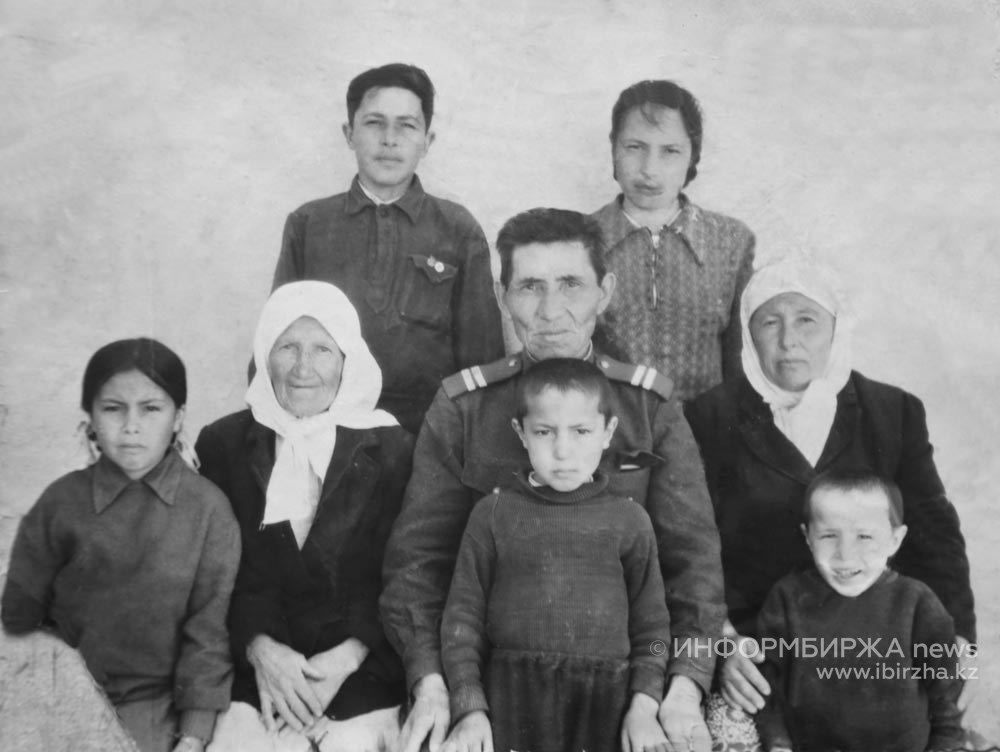 Нигмет Джанбаев с семьей